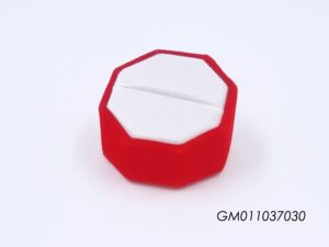 ตลับแหวน กำมะหยี่ ขาวแดง แปดเหลี่ยม GM011037030 1.5x1.5 นิ้ว